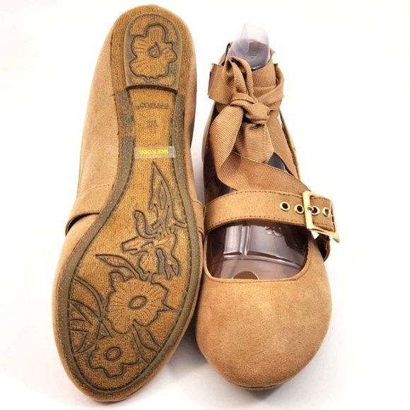 NEW Bamboo Women's Flats Chantel Tan Suede with Ankle Tie Foot Buckle - Picture 6 of 15